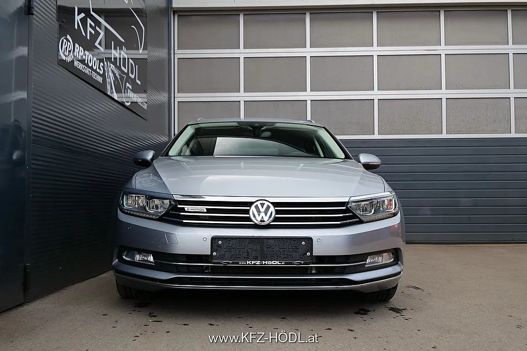 Volkswagen Passat Variant SCR Highline 2,0 TDI 4Motion DSG Image 3