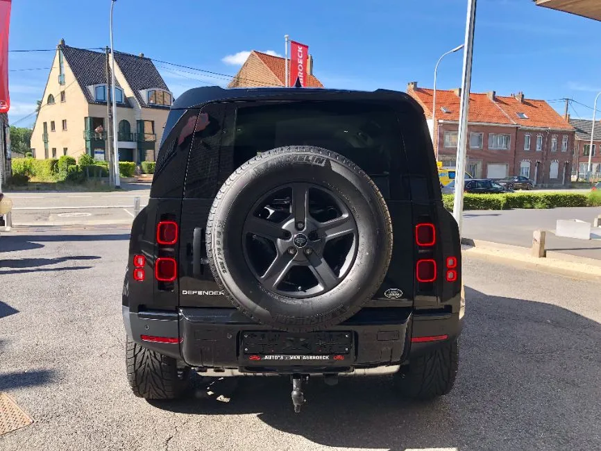 Land Rover Defender 110 SE D200 AWD Black Line Image 6