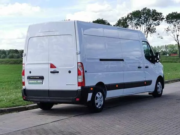 Renault Master 2.3 DCI 180 L3H2 aut. Image 3